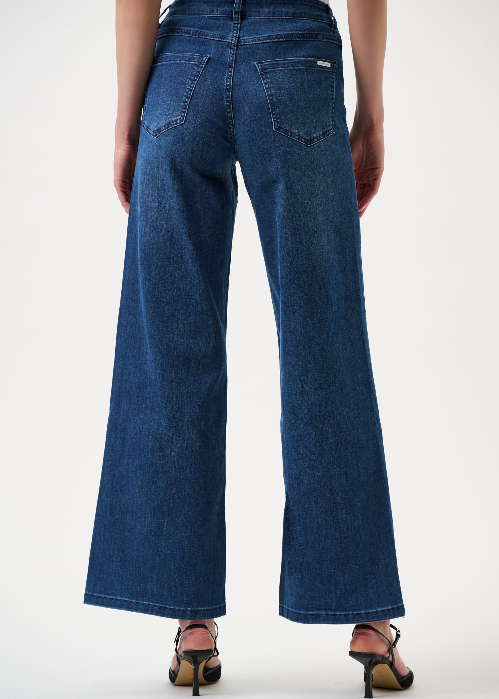 Goldie | Classic Wide-Leg Stretch Jeans - Medium Blue