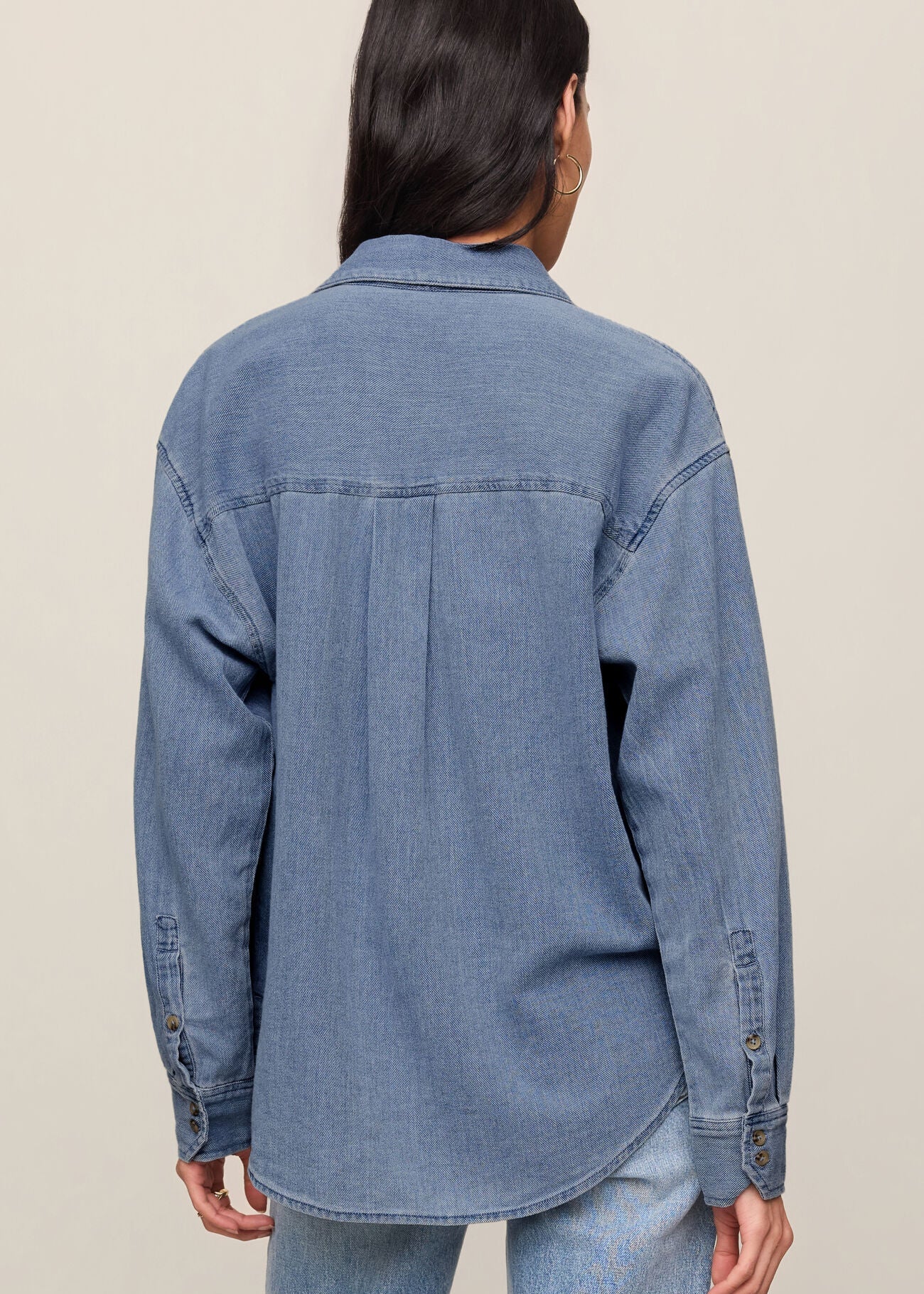 Wmoan in blue shirt
